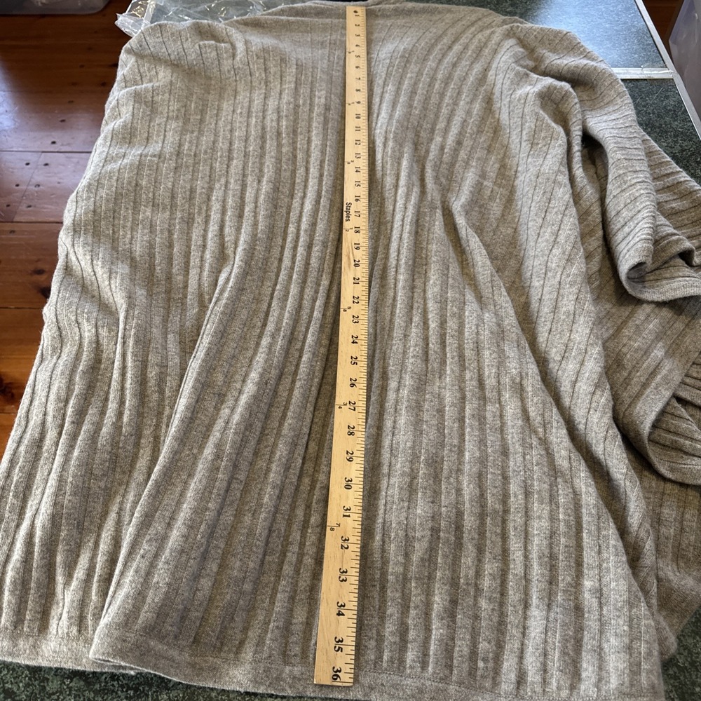 Belinda Robertson Made‎ In Scotland 100% Pure Cashmere Shawl Gray OSFM - Picture 7 of 8